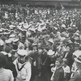 Welcome home for HMAS Sydney, Woolloomooloo, 1941