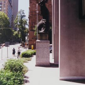 'Commerce' statue