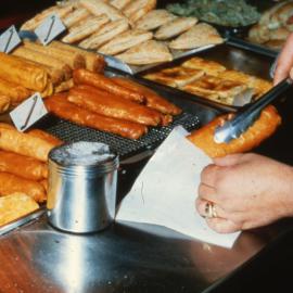 Food handling and service rules - no fingers