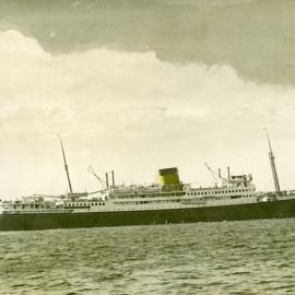 Ship leaving Sydney Harbour