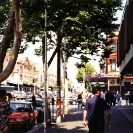 Wider pavements and arcade corner of Riley and Oxford allows people to stop and ponder?