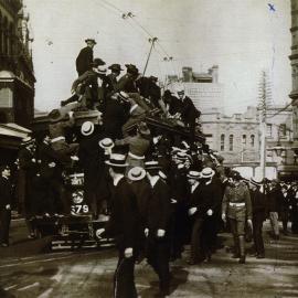 Celebrating Armistice Day in Kings Cross, Darlinghurst Road Potts Point, 1918