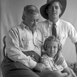 Portrait of Adam Forrest Grant with his children, 1946