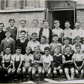 Class group, Forest Lodge Public School, corner of Bridge Road and Ross Street Glebe, 1948