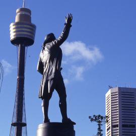 Statue of Captain Cook.