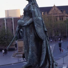 Conservation of statue of Queen Victoria.