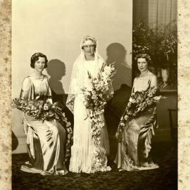 Beatrice Valmai Jenkins with her bridesmaids, 1934