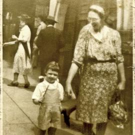 Dorothy May Lever (nee Newton) and daughter Marilyn