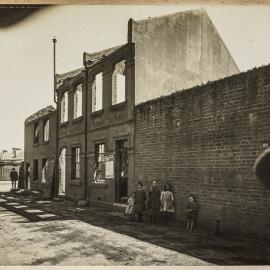 Print - Demolition in Wellington Street Chippendale, 1916
