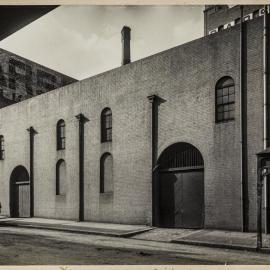 Print - Brick warehouse in Sussex Street Sydney, 1920