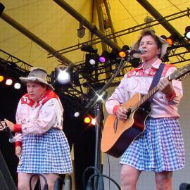 The Topp Twins on stage at The Domain Olympic Live Site, Sydney, 2000