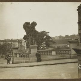 Australian Museum forecourt on corner of William and College Street, 1916