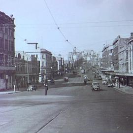 Policeman at the intersection of William and Yurong streets Darlinghurst, 1953