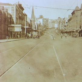 Cars and pedestrians on William Street Darlinghurst, 1934
