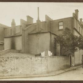 Print - Rear of buildings on Kirkton Road Darlinghurst, 1916