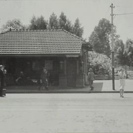 Tramways waiting shed and news stand, Hyde Park North, Elizabeth Street Sydney, 1932