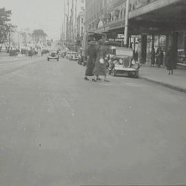 Pedestrians crossing Elizabeth Street Sydney, 1935