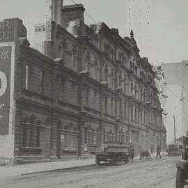 Demolition of Tudor Hotel, Elizabeth Street Sydney, 1933