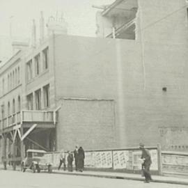 Removal of the third floor of the old Sun building on Elizabeth Street Sydney, 1933