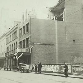 Removal of the third floor of the old Sun building on Elizabeth Street Sydney, 1933