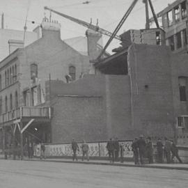 Removal of the second floor of the old Sun building on Elizabeth Street Sydney, 1933
