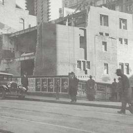 Demolition of the old Sun building Elizabeth Street Sydney, 1933