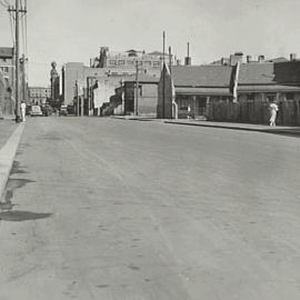 Woman on Bay Street Ultimo, 1936