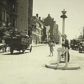 Traffic refuge, Macquarie Street Sydney, 1929