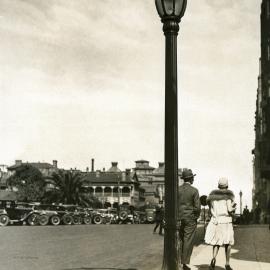 Streetscape with standard street lamp, Macquarie Street Sydney, 1926