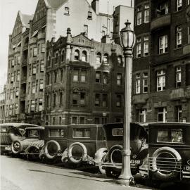 A new, experimental style light standard on the west side of Macquarie Street Sydney, 1926