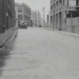 Lorry loaded with beer kegs on Balfour Street, Chippendale, 1936