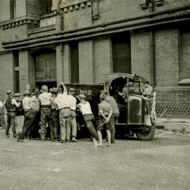 Laying concrete on Balfour Street, Chippendale, 1936