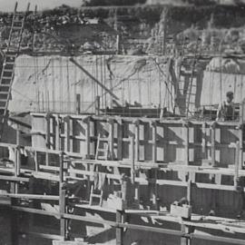 Construction of retaining wall at Millers Points, 1941