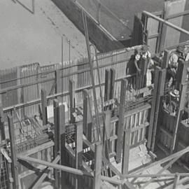 Construction of the Bradfield Highway retaining wall, York Street North The Rocks, 1940