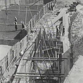 Construction of the Bradfield Highway retaining wall, York Street North The Rocks, 1940
