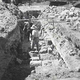 Workmen excavating the Circular Cut, Bradfield Highway Millers Point, 1941