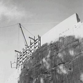 Construction of circular cut retaining wall at Millers Point, 1941