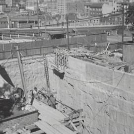 Workmen on the Circular Cut Millers Point, 1941