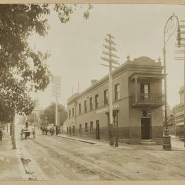 Print - Streetscape with Waratah Hotel, Woolcott Street Potts Point, 1911