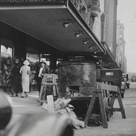 Pedestrians on Castlereagh Street Sydney, 1935