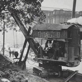 Steam shovel on College Street, Hyde Park South Sydney, 1928