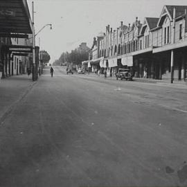 Cyclists on Crown Street Surry Hills, 1939