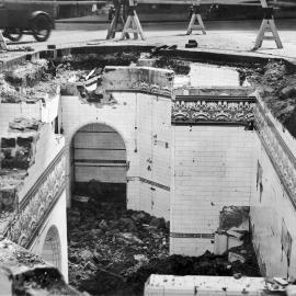 Removal of the Druitt Street men's convenience Druitt Street Sydney, 1933