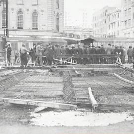 Removal of Druitt Street men's convenience, Druitt Street Sydney, 1933