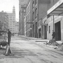 Road workers resurfacing Druitt Street Sydney, 1934