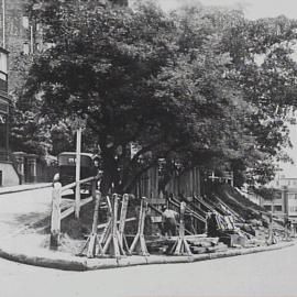 Construction of a retaining wall on Elizabeth Bay Road Elizabeth Bay, 1935