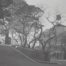 Stone retaining wall on Birtley Place Elizabeth Bay, 1935