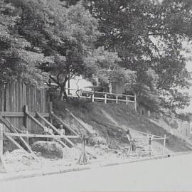 Council workers on Elizabeth Bay Road, Elizabeth Bay, 1935