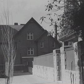 Three story residence on Greenknowe Avenue Elizabeth Bay, 1940