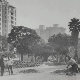 Workmen, Hyde Park reconstruction, Elizabeth Street Sydney, 1930